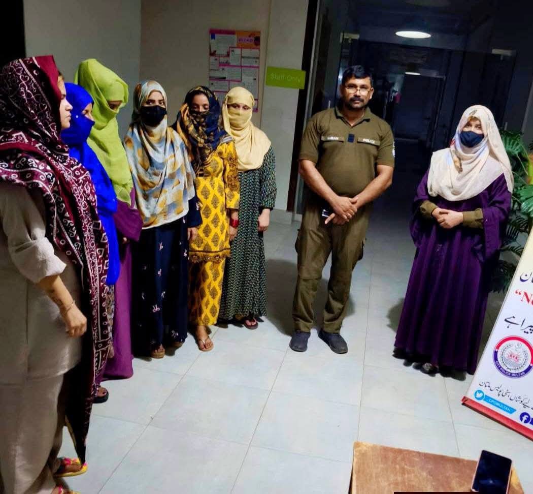 ملتان: مساج سینٹر کی آڑ میں مبینہ فحاشی کا اڈہ بے نقاب، 7 افراد گرفتار، مقدمہ درج